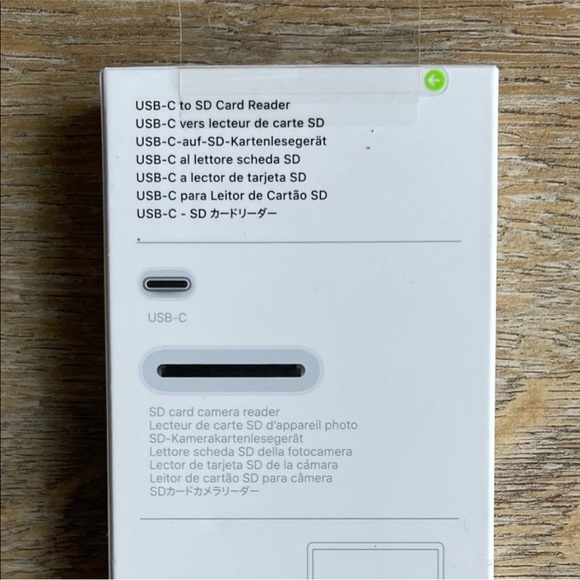 Apple USB-C to SD Card Reader - Picture 6 of 8